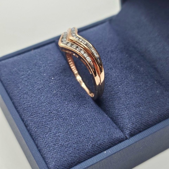 0.35 CT Natural Diamond Double Chevron Rose Gold Overlay Sterling Silver Ring - Picture 3 of 3
